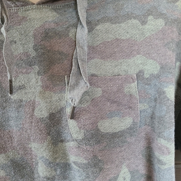Camouflage Oversized Crop Top - Picture 2 of 5